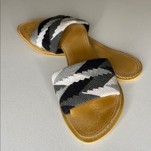 Flat sandals